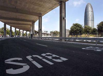 La calzada inferior del anillo de Glòries se reconvierte en carril bus