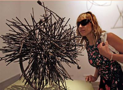 Pablo Serrano viajó de lo figurativo a lo abstracto, en la imagen, su obra 