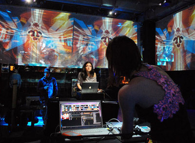 Batalla de mujeres   videojockeys.  