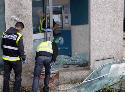 La policía hace explotar un artefacto colocado en un cajero de Vigo