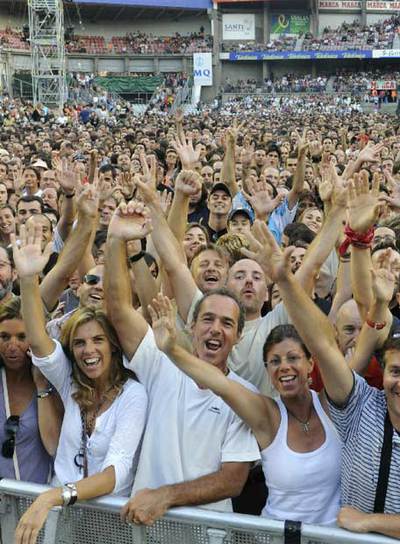El público espera el inicio del concierto en La Catedral.