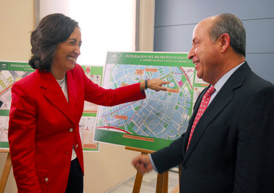 Rosa Aguilar y José Torres Hurtado durante una reunión en Granada