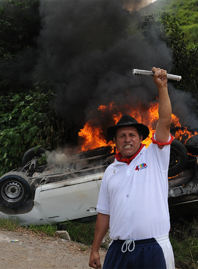 Un seguidor de Zelaya, durante una protesta en Tegucigalpa.