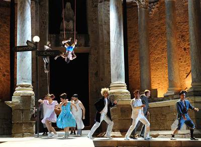 Escena de  Los gemelos,  el miércoles en el teatro romano de Mérida.