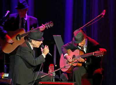 Leonard Cohen, durante su actuación anoche en la plaza de toros de León.