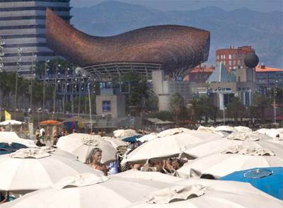 Las nubes no pueden con las ganas de playa