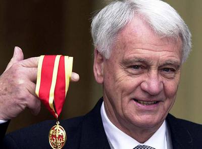 Robson, cuando fue nombrado  sir  en 2002.