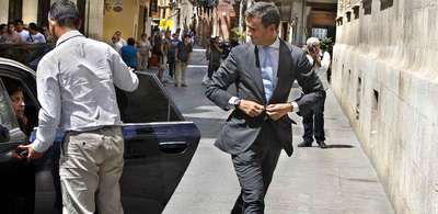 EL  número dos   del PP valenciano,  Ricardo Costa, ayer a su llegada al Palau de la Generalitat tras conocer el archivo de su imputación.