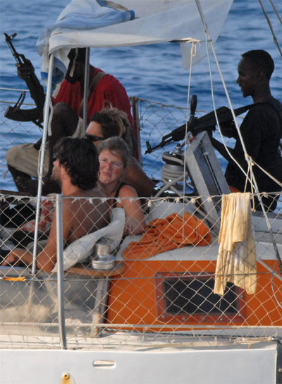 Los pasajeros de  Le Tanit  fueron secuestrados a 640 kilómetros de Somalia. La Armada francesa los liberó.