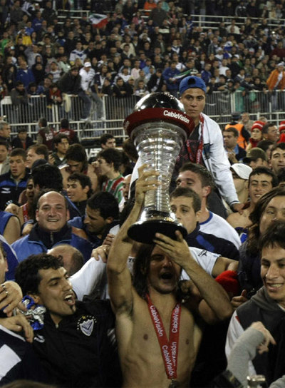 Jugadores del Vélez celebran el título del Torneo Apertura.