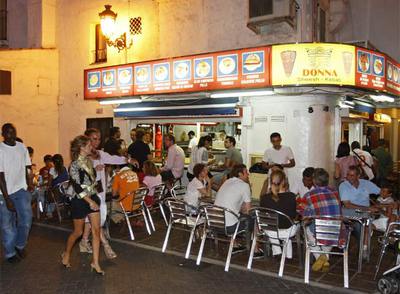 Sheesh,  döner kebab  a pie de calle en Puerto Banús (Marbella).