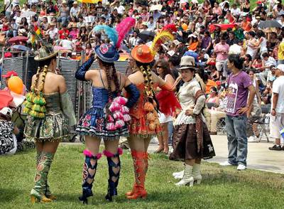Bolivia y Ecuador celebran su fiesta nacional
