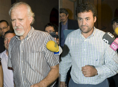 Miguel Ángel Rodríguez, a la izquierda, y José Luis Ballester,  Pepote,  a la salida del juzgado.