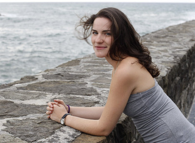 Sara Galán, fotografiada junto a la entrada del Kursaal.