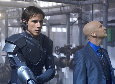 Escena de la serie  Aaron Stone,  protagonizada por el actor Kelly Blatz.