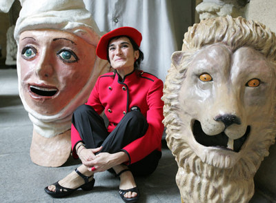 La   txupinera   de la Aste Nagusia, Sonia Polo, ayer en el Museo Vasco de Bilbao.