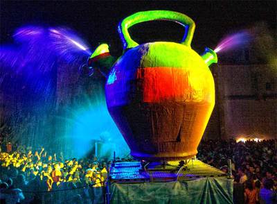 Tarragona y Cervera celebran este fin  de semana la fiesta mayor con el reparto del agua 'milagrosa' de Sant Magí de la 'Brufaganya'.
