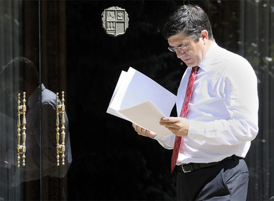 El  lehendakari  Patxi López, ayer, en el Palacio de Ajuria Enea.