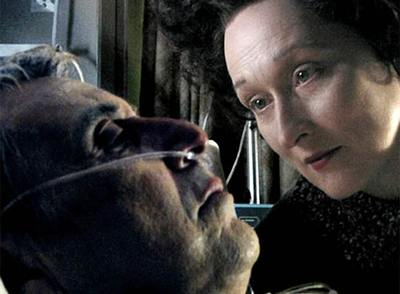 Al Pacino y Meryl Streep, en una escena de  Angels in America.  