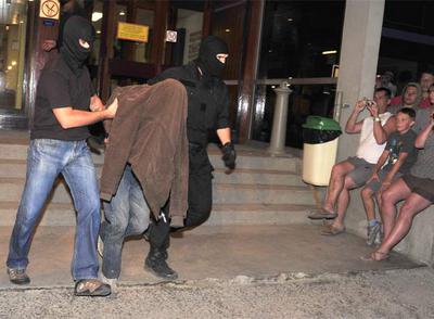 TERRORISTAS MEZCLADOS CON TURISTAS EN LOS ALPES FRANCESES