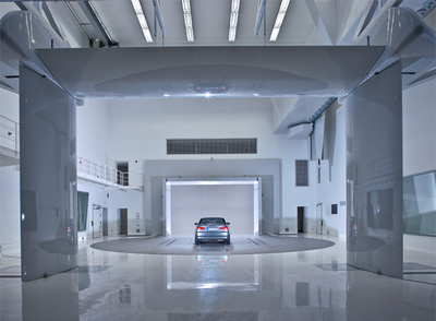 El aire se conduce hasta la sala central (izquierda), donde se realizan los análisis.