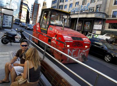 Carril-apisonadora en la Gran Vía