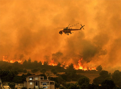 El fuego vuelve a desatar el pánico en Grecia