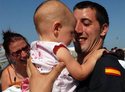 Regresan los dos navíos que combatieron la piratería