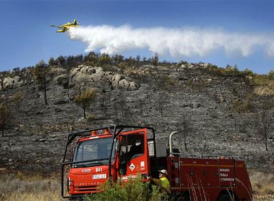 La quema de plásticos por varias personas origina un incendio en Oropesa