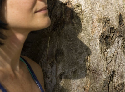 Una mujer que denunció malos tratos de su pareja y retiró la denuncia por presiones familiares.