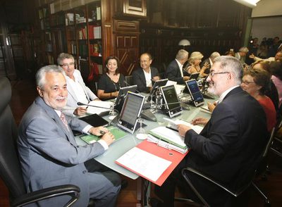 El presidente de la Junta, José Antonio Griñán, ayer en el primer Consejo de Gobierno tras las vacaciones de verano.