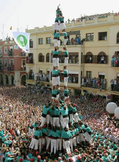 Los Castellers de Vilafranca cargaron este  tres de deu  en 2005.