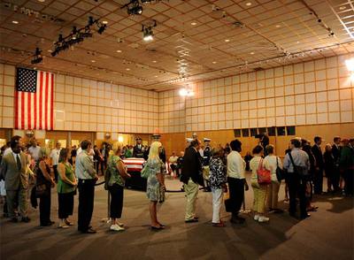 Miles de ciudadanos  despiden a Edward Kennedy en Boston