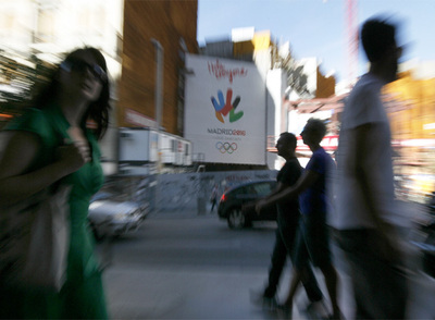Cartel de la candidatura de Madrid 2016 en la Gran Vía, uno de los muchos que adornan el centro de la ciudad.