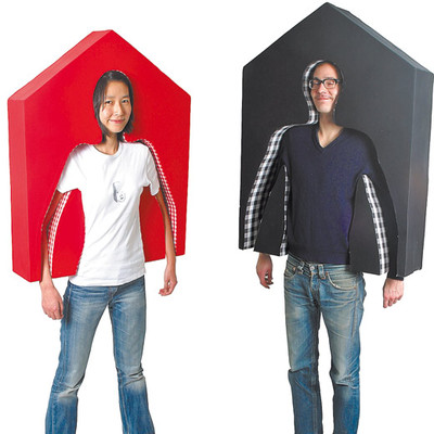 Los miembros de Company con su diseño  Domestic. 