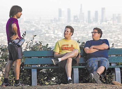  Jason Schwartzman, Seth Rogen y Jonah Hill, en  Hazme reír.   