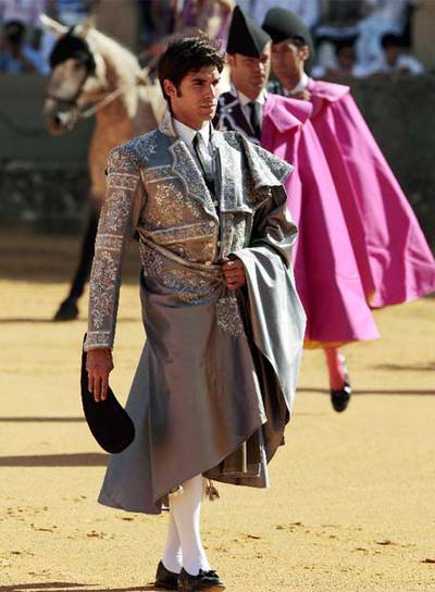 Cayetano Rivera, vestido de Armani en Ronda.