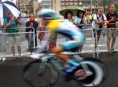 PEDALEANDO BAJO LA LLUVIA