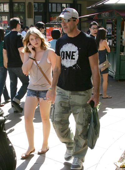 Banderas, de paseo con su hija