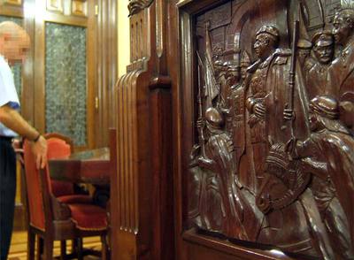 A Coruña acuerda retirar símbolos franquistas sin el apoyo del PP