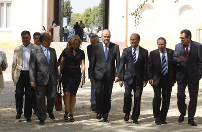 Manuel Chaves, ayer, antes de inaugurar en el Monasterio de La Cartuja los cursos de la Universidad Internacional de Andalucía.
