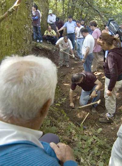 Exhumación realizada en A Fonsagrada en 2007.