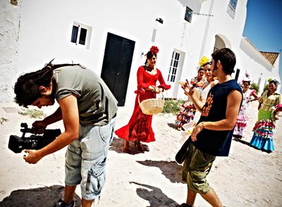 Una imagen del rodaje de  Malviviendo.  Con rastas, David Sainz, uno de sus directores . 