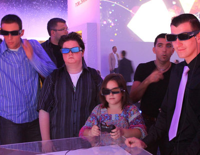 Las gafas son imprescindibles para ver la tele en 3D en casa, como comprobaron los visitantes de la feria IFA.