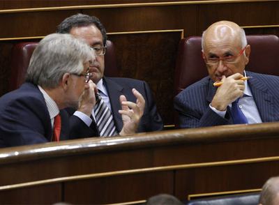Josep Sánchez Llibre, Pere Macias y Josep Antoni Duran (CiU), durante el debate.