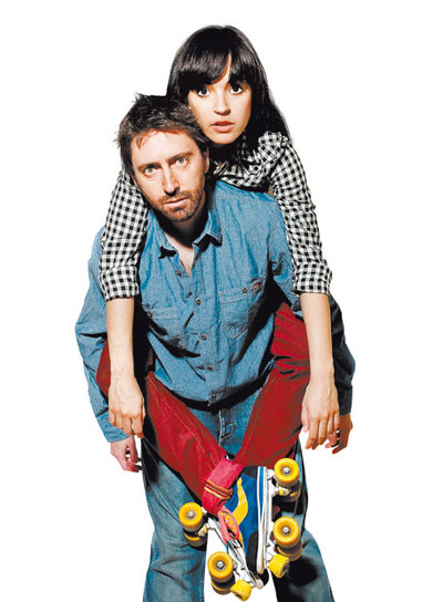  Verónica Sánchez viste camisa y pantalón de Wrangler. Y Daniel Sánchez Arévalo, camisa de Henry Cotton's y vaqueros de Wrangler. 