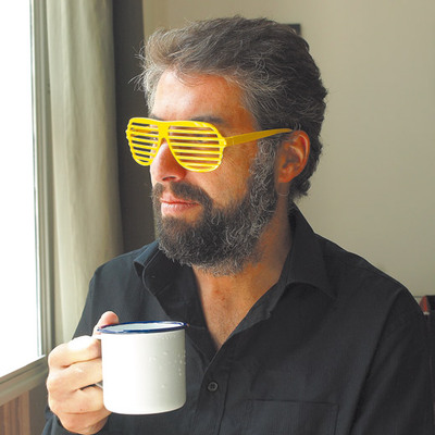  Antonio Luque, alias Sr. Chinarro, músico, compositor y escritor  indie  involuntario. 