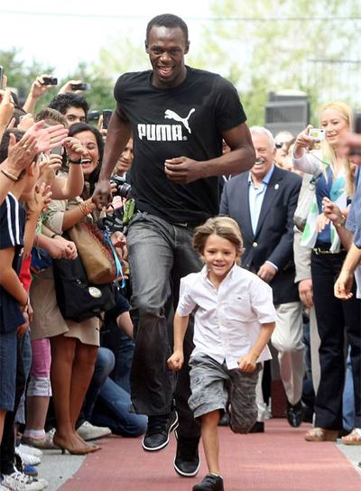 Bolt, corredor de patio de colegio