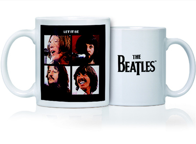 Taza que homenajea el disco  Let it be,  de los Beatles.