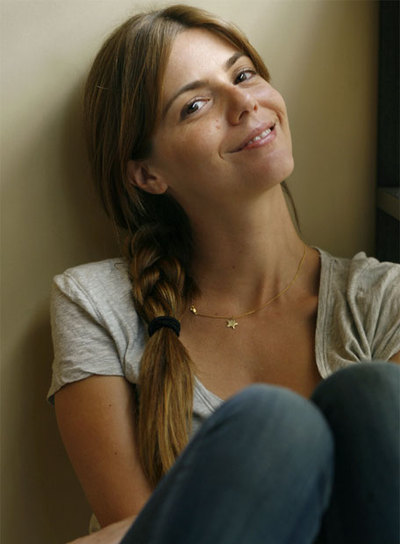 La actriz participó a los ocho años en  La ley del deseo. 